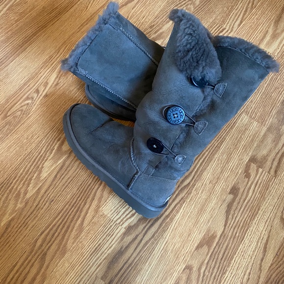 EUC Ugg Bailey Button Triplet boots in grey - Picture 11 of 11